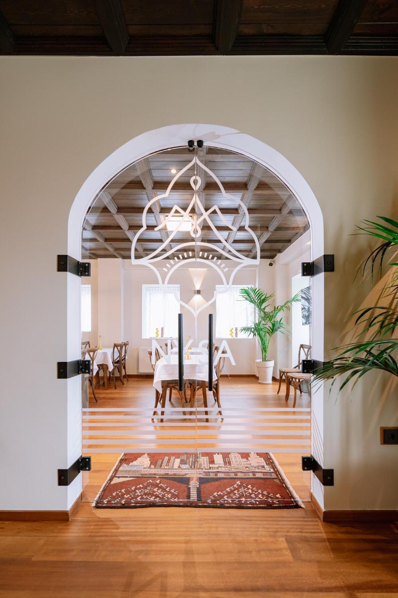 Νysa Hotel Mousthéni Buitenkant foto