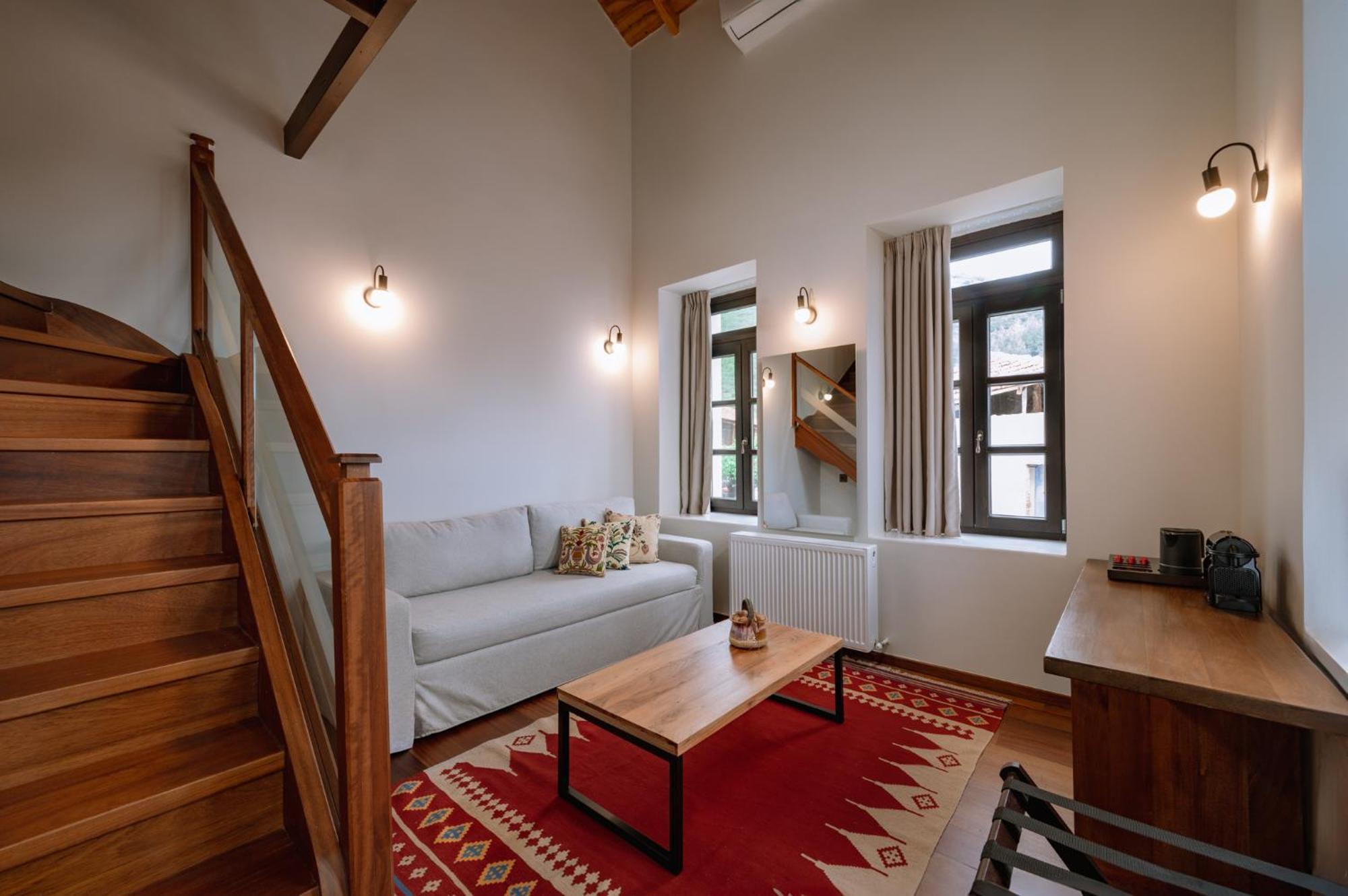 Νysa Hotel Mousthéni Buitenkant foto