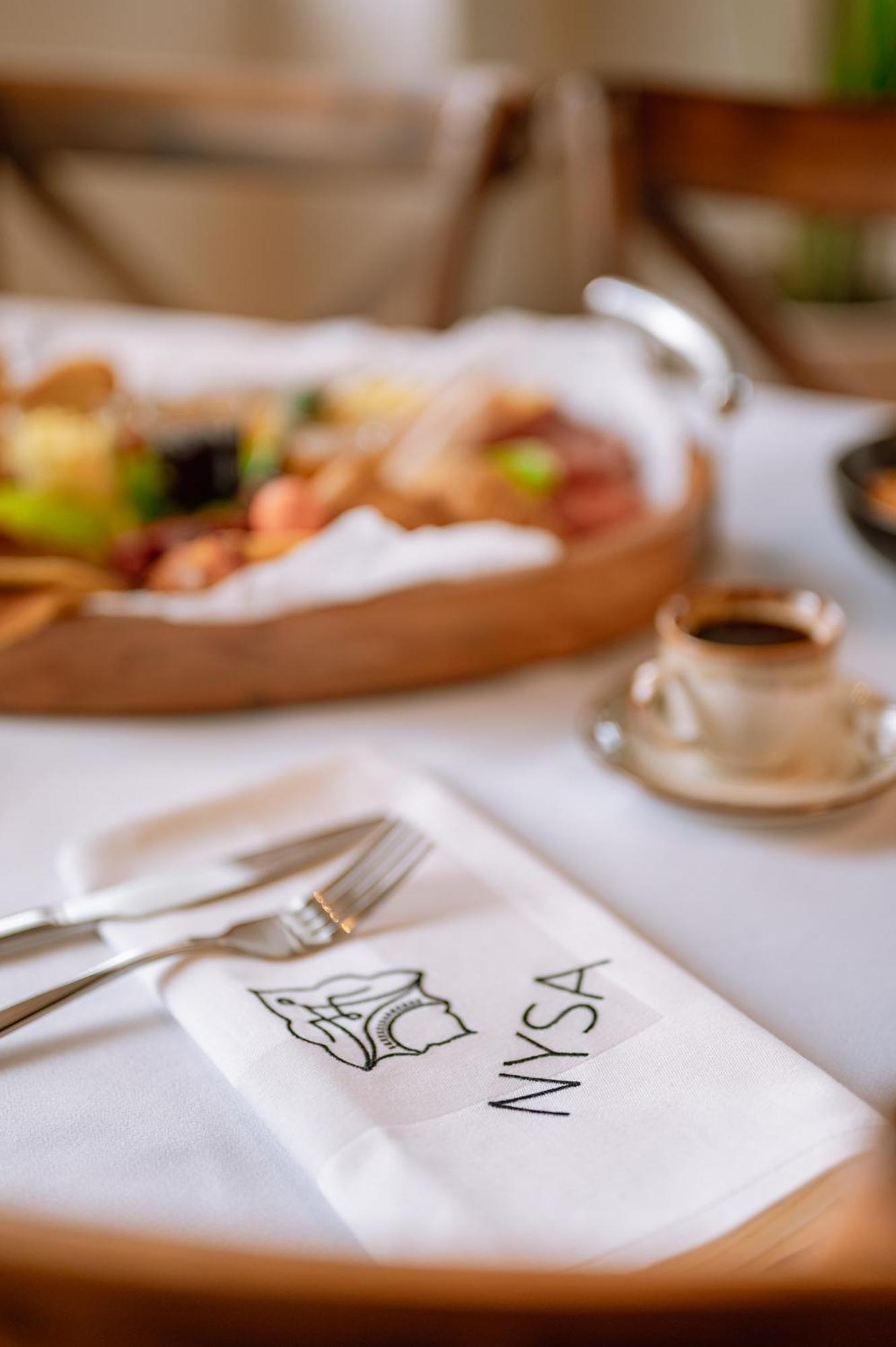 Νysa Hotel Mousthéni Buitenkant foto